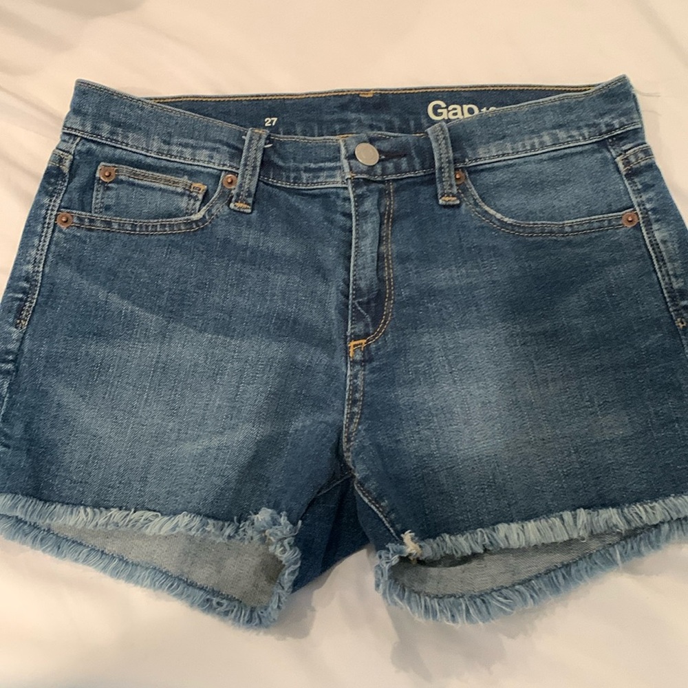 - Gap 1969 Frayed Hem Jean Shorts